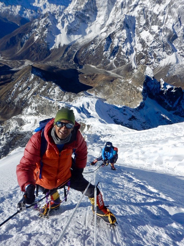 エベレスト登山 Day17 人生初の6000m峰 ロブチェピーク 6145m 登頂 ワンダーズアドベンチャー エベレスト 街道トレッキングツアーの専門店